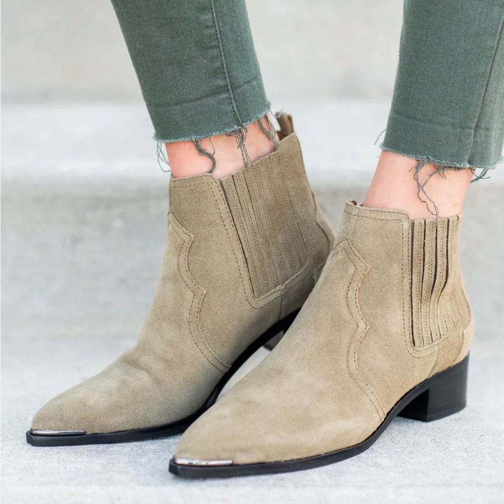Marc Fisher Womens The Yohani Suede Western Chelsea Boot Pointed Toe